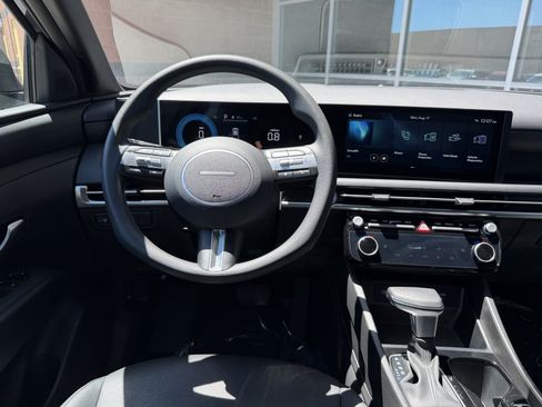 Used 2025 Hyundai Santa Cruz SEL FWD image 16
