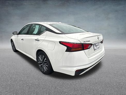 Used 2025 Nissan Altima 2.5 SV FWD image 27