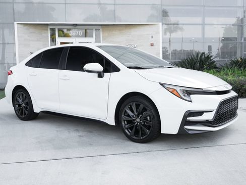Used 2024 Toyota Corolla SE FWD image 4