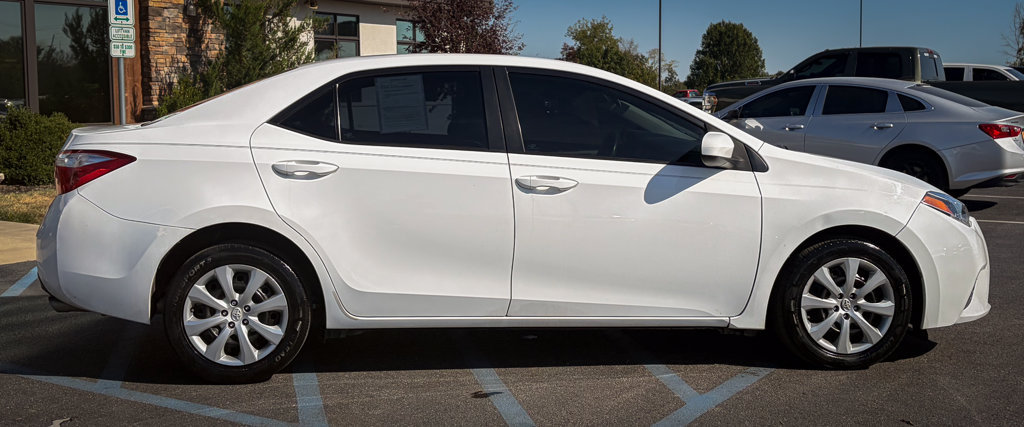 Used 2015 Toyota Corolla LE FWD image 22