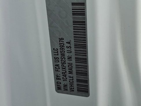 Certified 2025 Jeep Wrangler Unlimited Sahara w/ Safety Group image 30