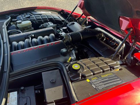 Used 2001 Chevrolet Corvette Convertible w/ Preferred Equipment Group2 RWD image 37