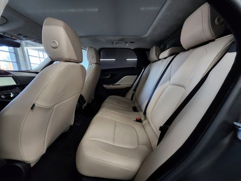 Used 2020 Jaguar F-PACE Premium image 23