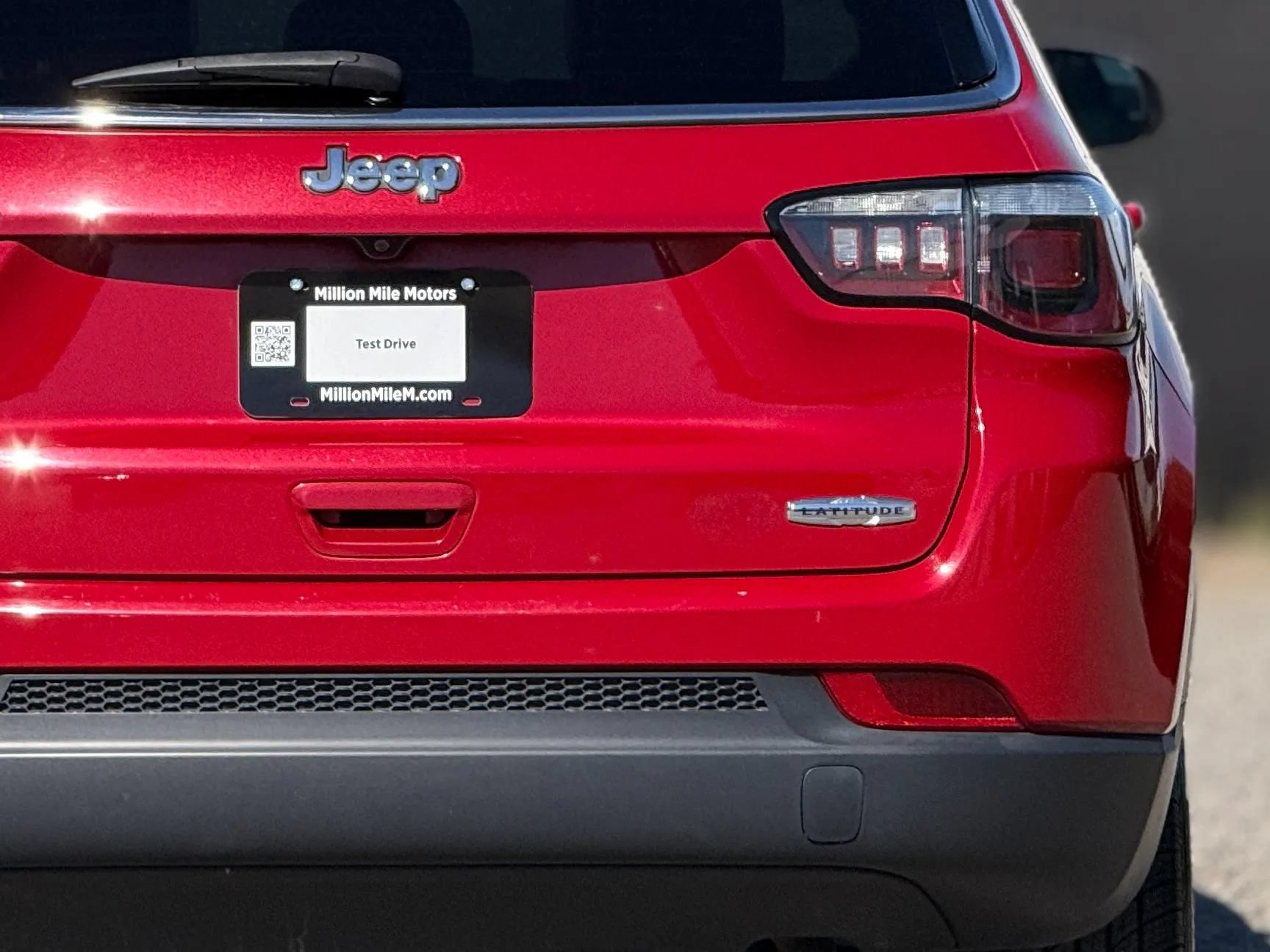 Used 2020 Jeep Compass Latitude w/ Cold Weather Group AWD/4WD image 14
