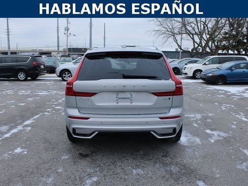 Used 2025 Volvo XC60 B5 Plus image 4