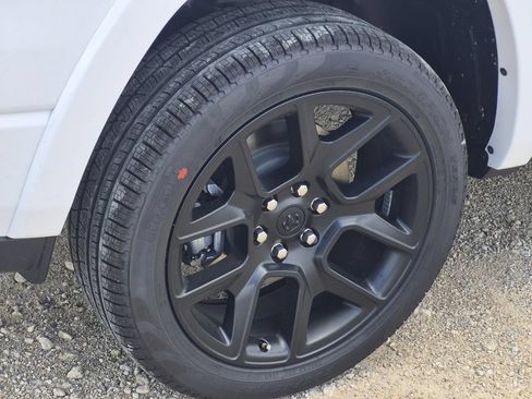 New 2026 RAM 1500 Laramie AWD/4WD image 8