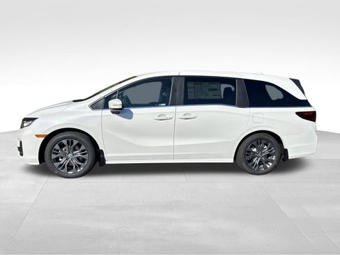 New 2026 Honda Odyssey Touring image 3