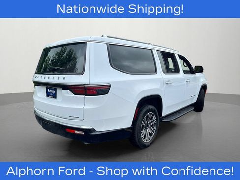 Used 2024 Jeep Wagoneer L Series II w/ Flexible Seating Group AWD/4WD image 3