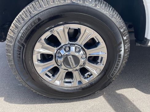 Used 2019 Ford F250 Lariat w/ Lariat Ultimate Package RWD image 11