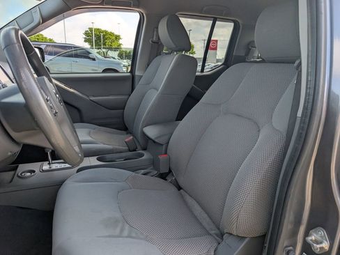 Certified 2020 Nissan Frontier SV w/ Midnight Edition Floor Mats RWD image 25