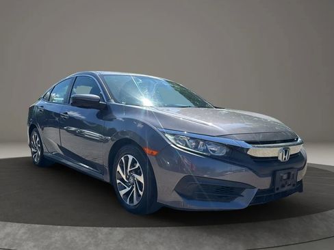 Used 2018 Honda Civic EX image 3