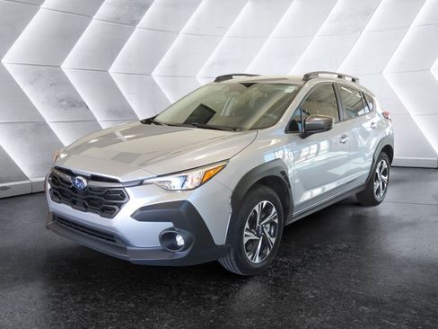 Used 2024 Subaru Crosstrek 2.0i Premium w/ Crosstrek Mirror Package AWD/4WD image 3