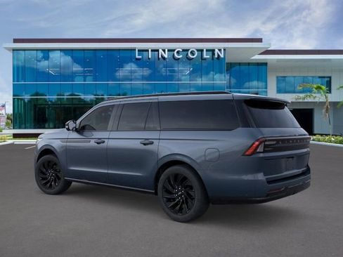 New 2025 Lincoln Navigator L Reserve w/ Jet Appearance Package AWD/4WD image 4