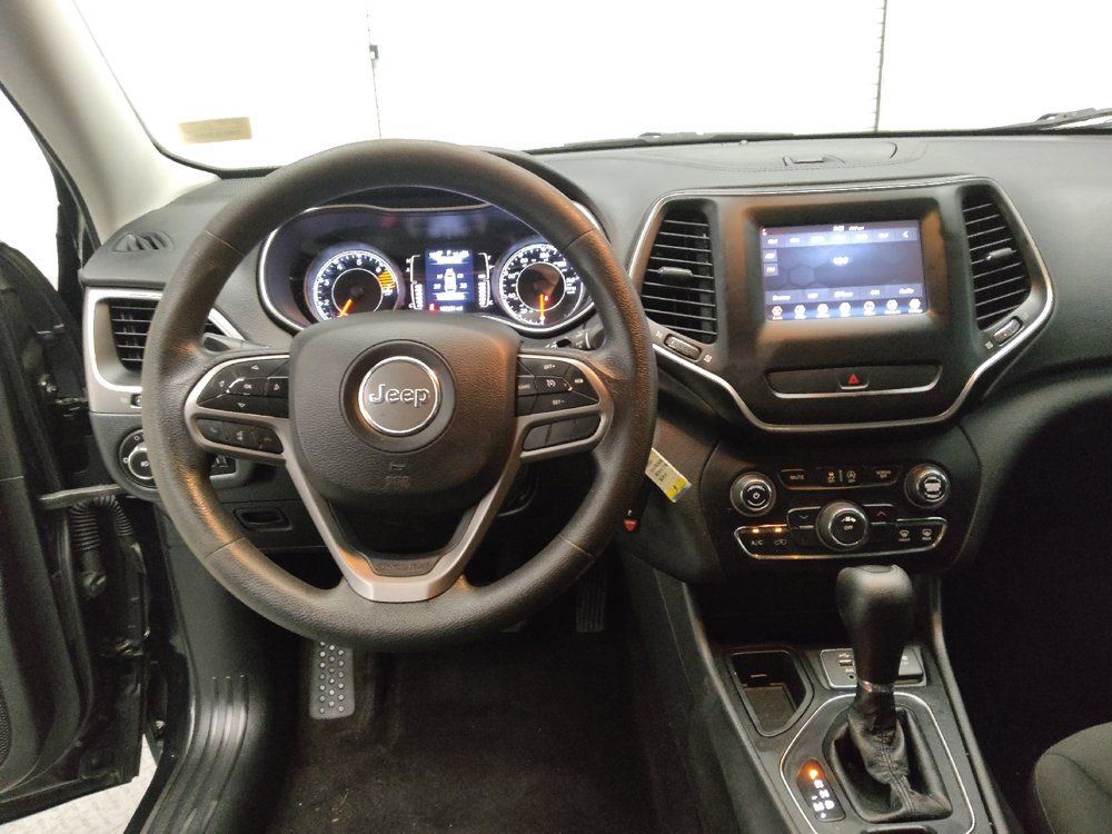 Used 2019 Jeep Cherokee Latitude w/ Popular Appearance Group FWD image 22