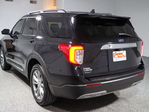 Used 2020 Ford Explorer XLT w/ Equipment Group 202A AWD/4WD image 9