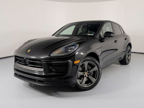 Certified 2026 Porsche Macan AWD/4WD image 7