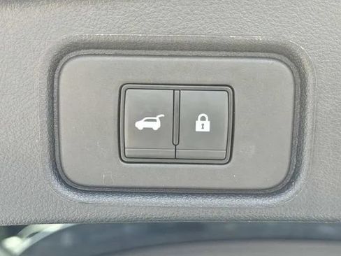 Used 2025 Nissan Pathfinder SV FWD image 15