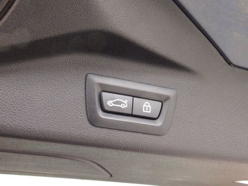 Used 2019 BMW X7 xDrive50i w/ Premium Package image 9