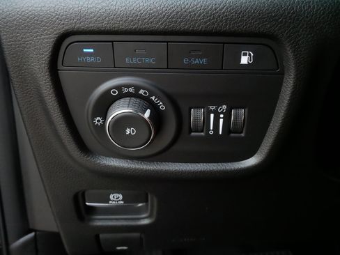Used 2023 Jeep Grand Cherokee 4WD 4xe image 27