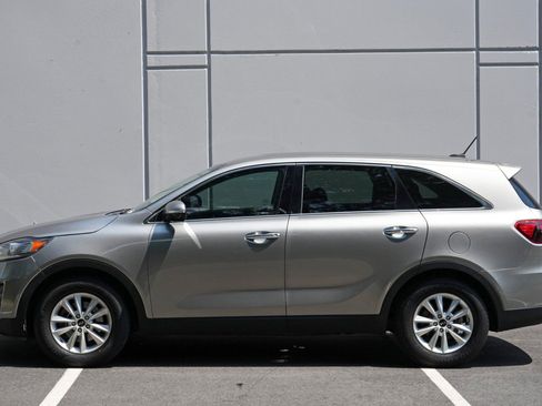 Used 2019 Kia Sorento FWD image 39