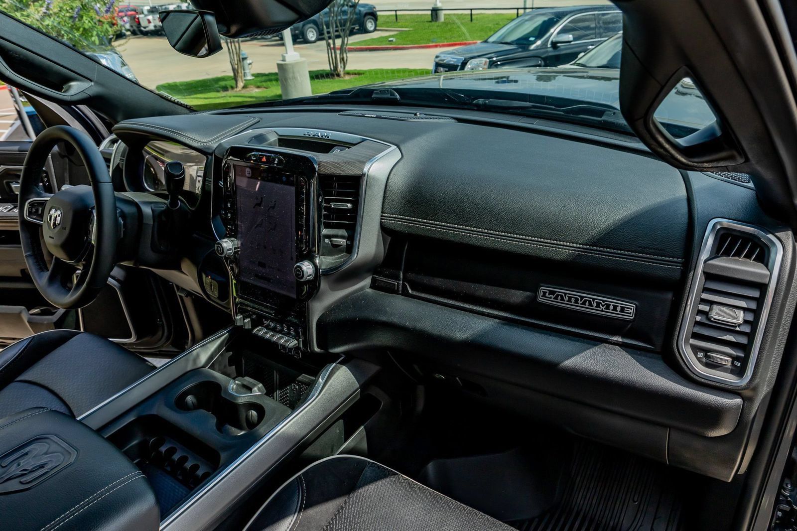 Used 2025 RAM 3500 Laramie AWD/4WD image 17