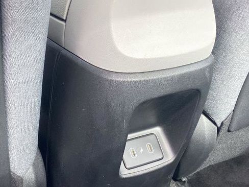 Used 2025 Hyundai Elantra Limited image 18