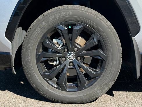 Used 2024 Toyota RAV4 SE w/ Convenience Package AWD/4WD image 9