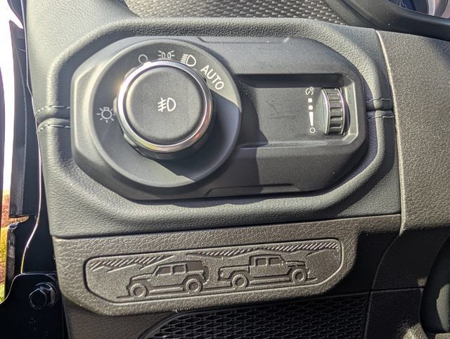 Used 2024 Jeep Wrangler Rubicon w/ Technology Group AWD/4WD image 25