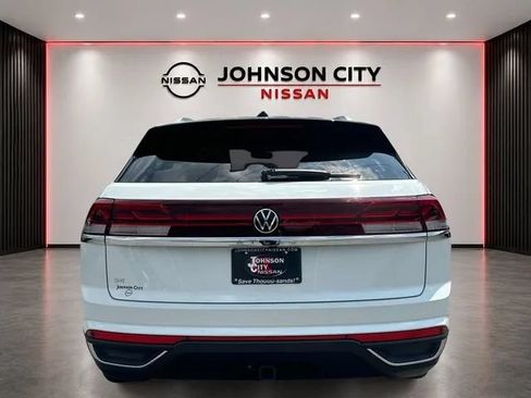 Used 2025 Volkswagen Atlas Cross Sport SE FWD image 6