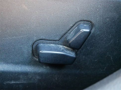 Used 2017 Chrysler 300 Limited image 17