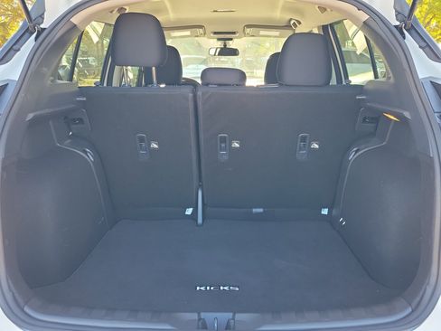 Certified 2025 Nissan Kicks Play S image 9