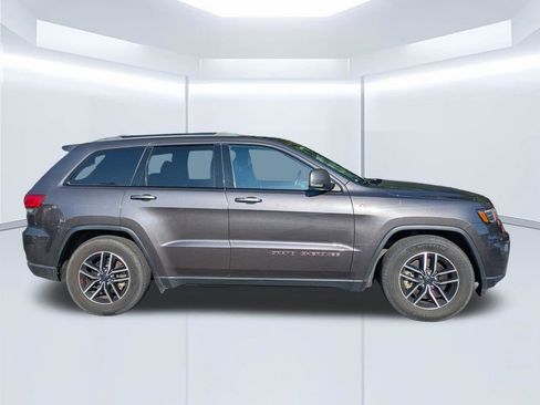 Used 2020 Jeep Grand Cherokee Trailhawk w/ Trailhawk Luxury Group AWD/4WD image 3