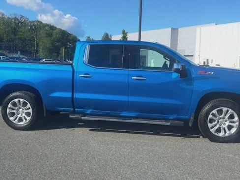 Used 2022 Chevrolet Silverado 1500 LTZ w/ Z71 Off-Road Package AWD/4WD image 9