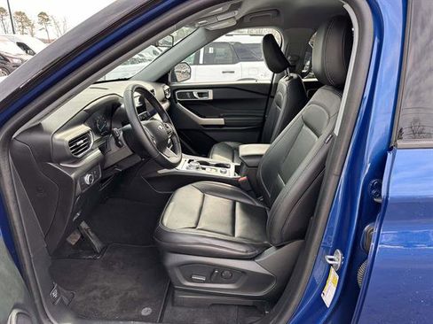 Used 2022 Ford Explorer XLT w/ Equipment Group 202A image 28