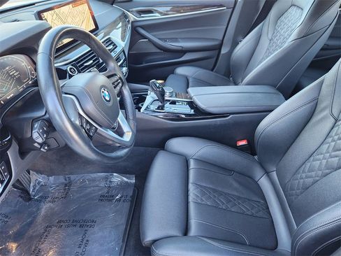 Used 2023 BMW 530e xDrive image 14