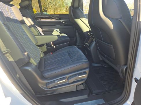 New 2026 Cadillac Escalade IQ Luxury 1 w/ LPO, Floor Liner Package AWD/4WD image 9
