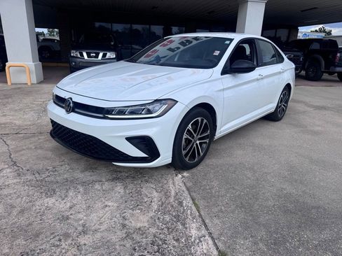 Used 2025 Volkswagen Jetta Sport image 10