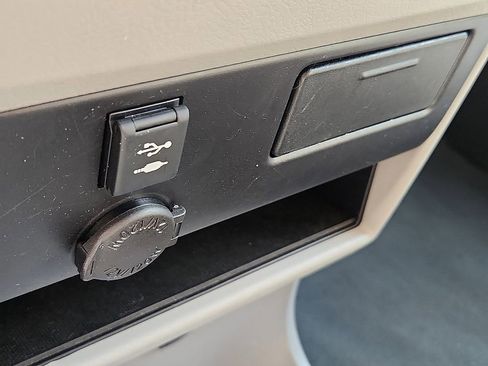 Used 2020 Toyota Sienna L image 24