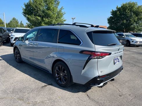 Used 2024 Toyota Sienna XSE w/ XSE Plus Package FWD image 4