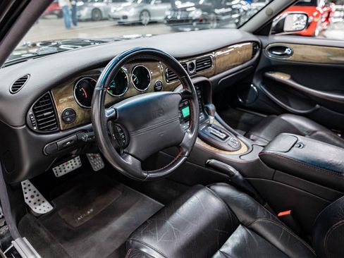 Used 2002 Jaguar XJ8 RWD image 8