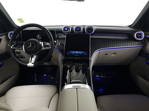 Used 2025 Mercedes-Benz GLC 350e 4MATIC image 25
