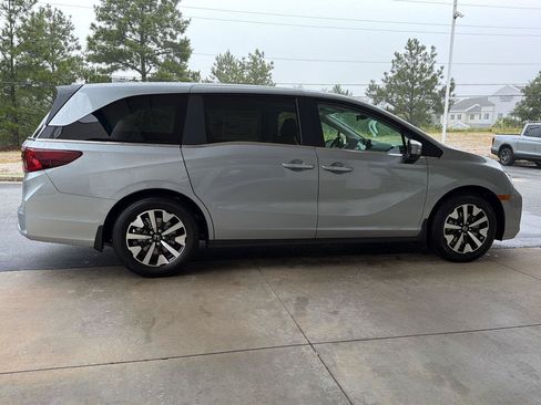 New 2026 Honda Odyssey EX-L image 7