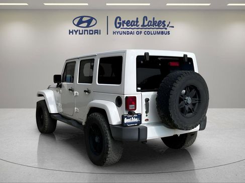 Used 2016 Jeep Wrangler Unlimited Sahara w/ Connectivity Group image 3