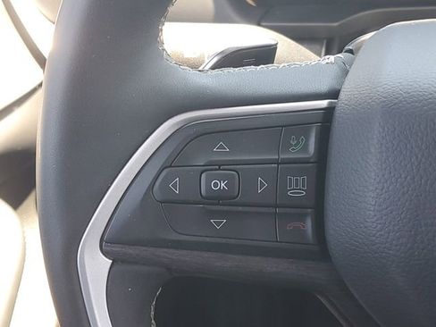 Used 2023 Jeep Grand Cherokee L Limited AWD/4WD image 24