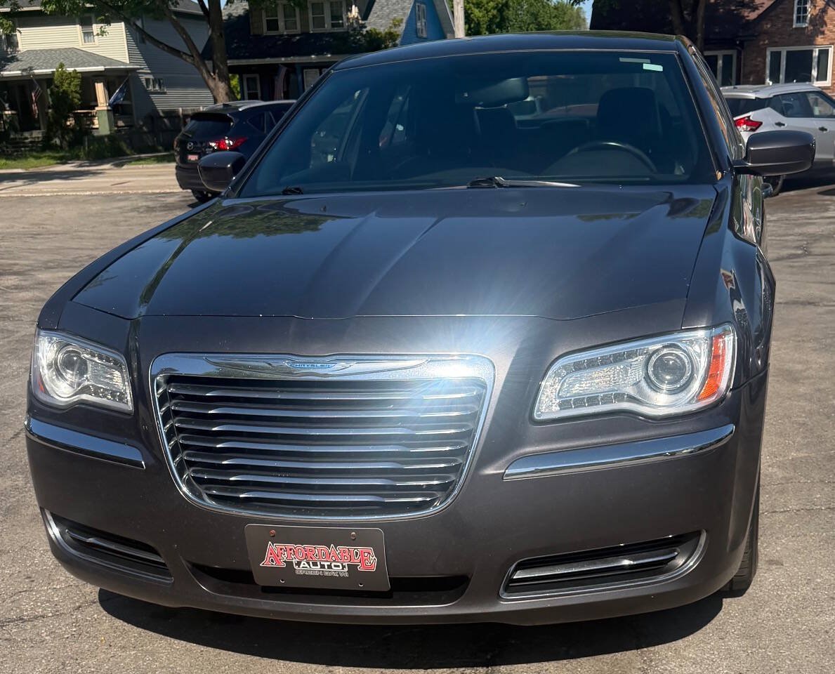 Used 2014 Chrysler 300 RWD image 5