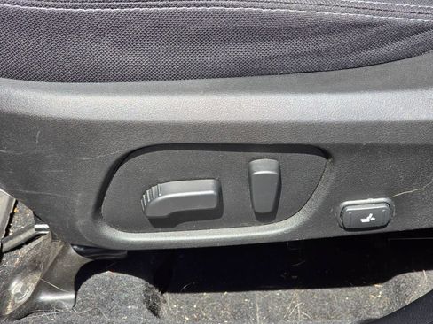 Used 2017 Subaru Forester 2.5i Premium image 11