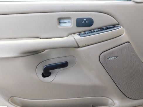 Used 2004 Chevrolet Tahoe LS w/ Safe And Secure Package RWD image 11