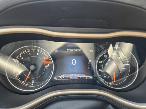Used 2018 Jeep Cherokee Limited w/ High Altitude Package AWD/4WD image 17