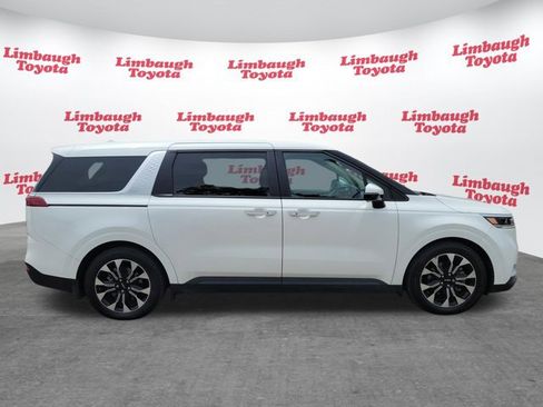 Used 2024 Kia Carnival EX FWD image 2