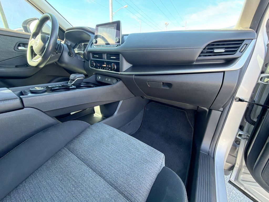 Used 2023 Nissan Rogue SV AWD/4WD image 31